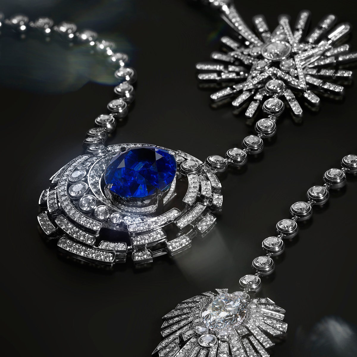 История первой коллекции высокого ювелирного искусства Bijoux de Diamants, которой вдохновлено новое колье Chanel Allure Céleste