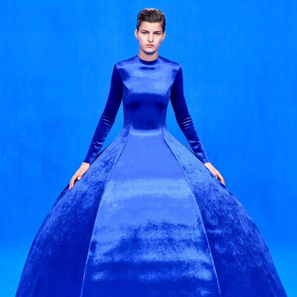20 знаковых образов в истории моды в оттенках синего &- цвета мира и свободы