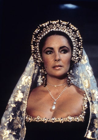 Elizabeth Taylor in Anne Of The Thousand Days.