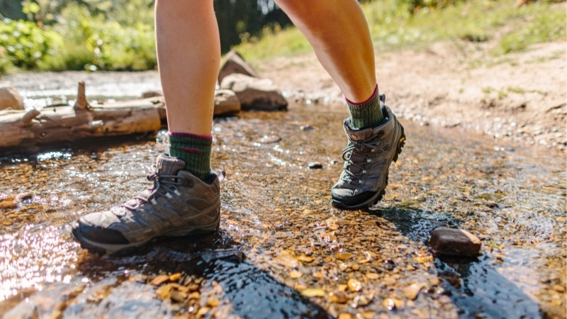 How to Choose the Best Hiking Boots Female Hikers Need