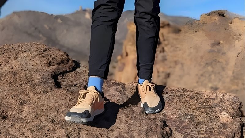 How to Choose the Best Hiking Shoe Women Need for Wet Trails