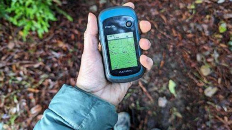 How to Choose a GPS Hiking Device