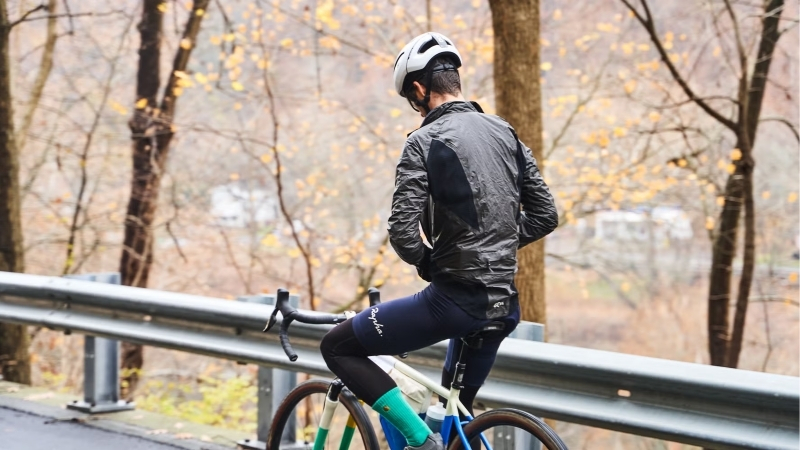 How to Choose the Best Cycling Jacket Rain Shell