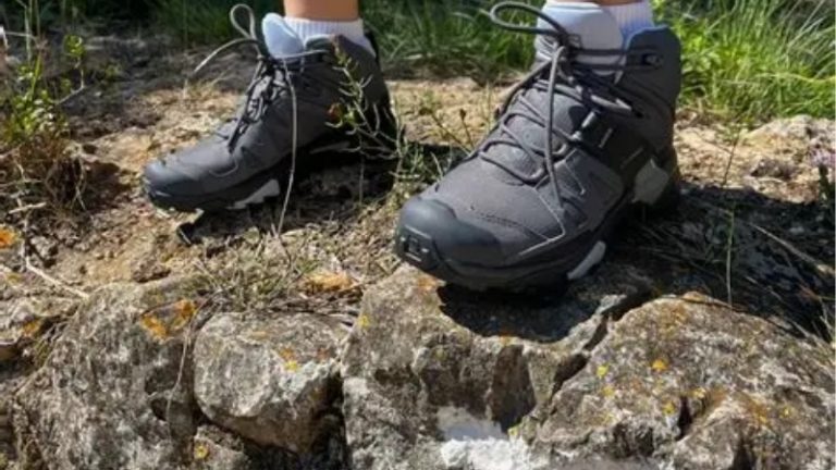 How to Choose the Best Lightweight Boots for Hiking