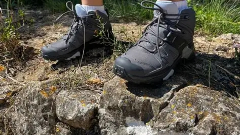 How to Choose the Best Lightweight Boots for Hiking
