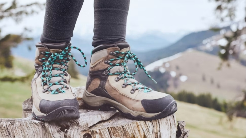 How to Choose the Best Lightweight Hiking Boots for Women
