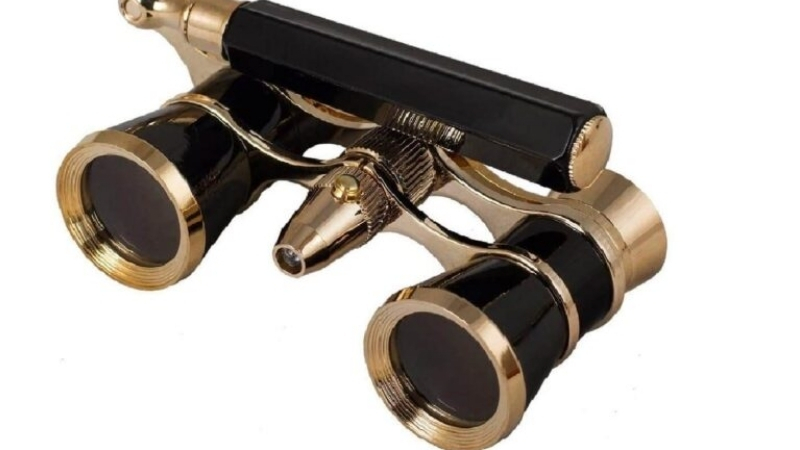 How to Choose the Best Theater Binoculars