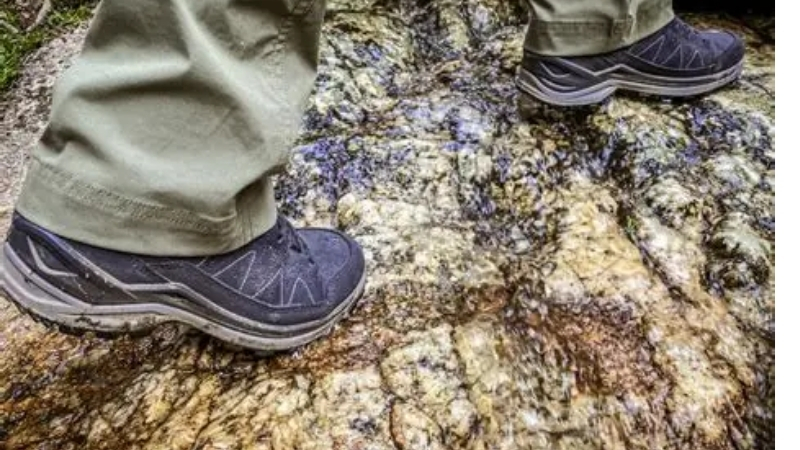 How to Choose Warm Weather Hiking Boots